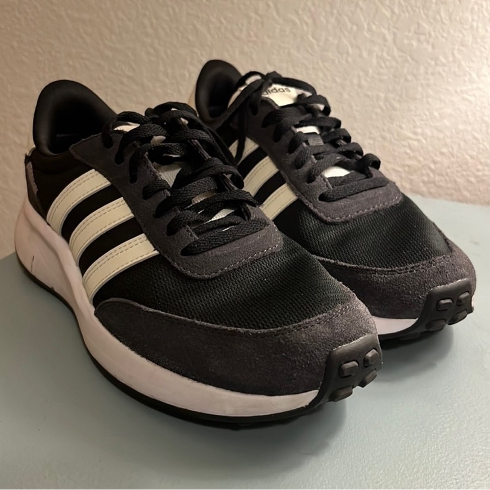 Adidas Run 70’s casual women’s sneaker size 7.5 US
